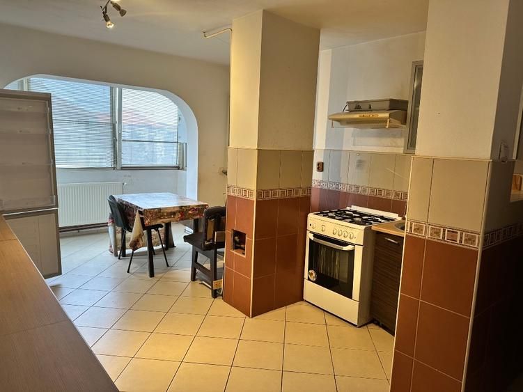 Apartament 2 camere, zona Lunei , etaj intermediar, centrala - Poză 6