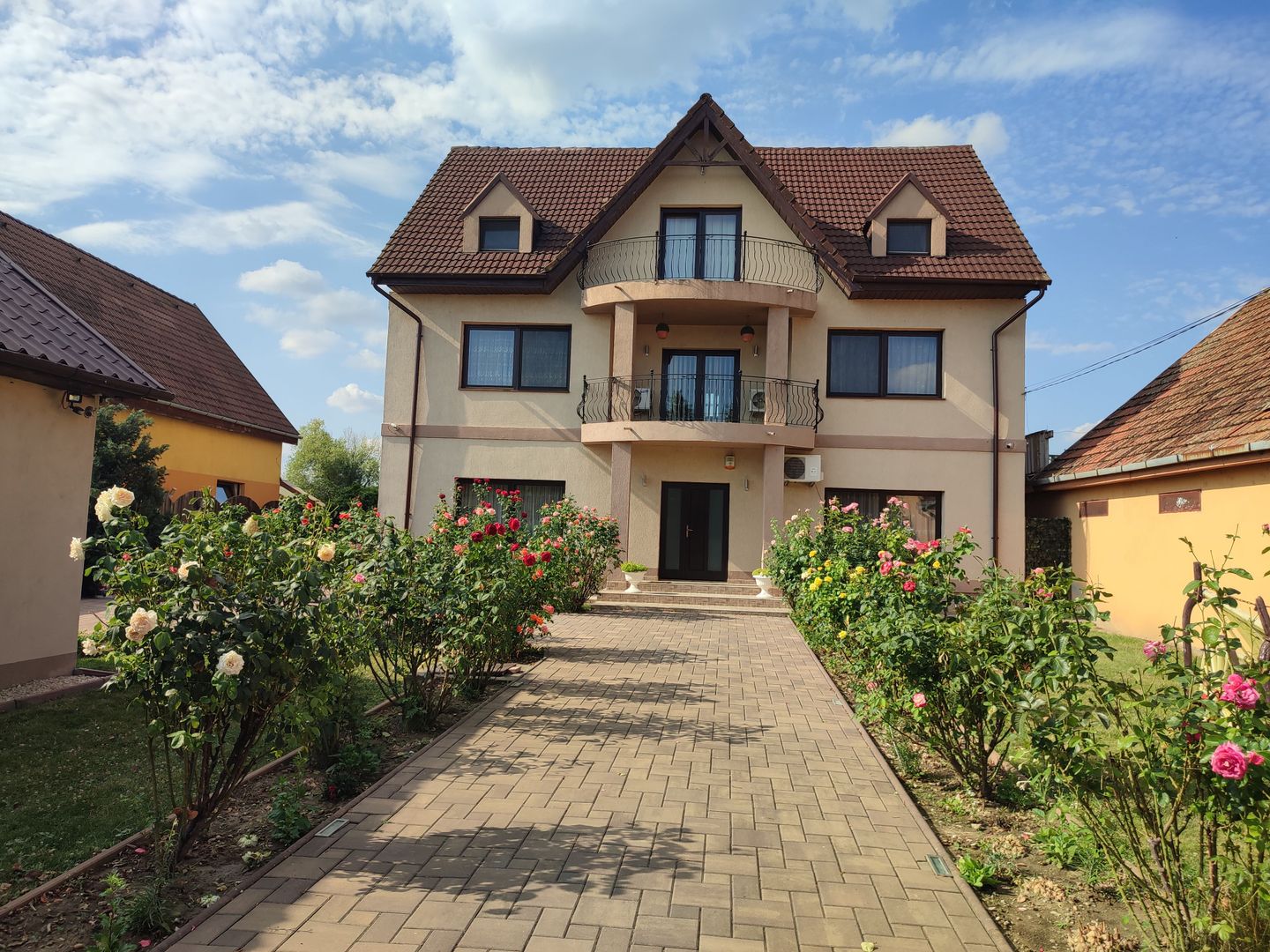 Sanadrei, Individual, Suprafate Generoasa, Garaj, Aspect Deosebit. COMISION 0 - Poză 1