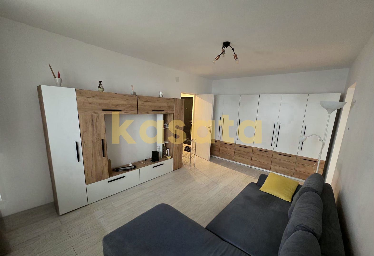 OPORTUNITATE | APARTAMENT 3 CAMERE | CALEA MOSILOR |BLOC 1981 | 2 BAI - Poză 1