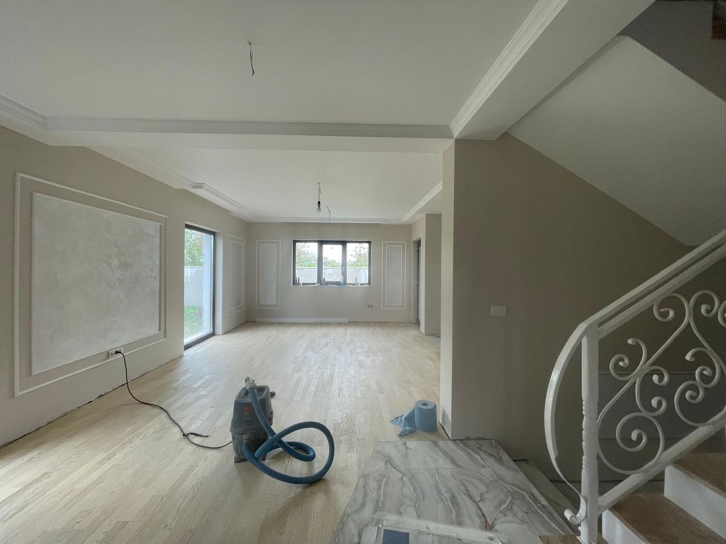 Duplex-4 dormitoare- despartit prin garaj -SUPER POZITIE - Poză 2