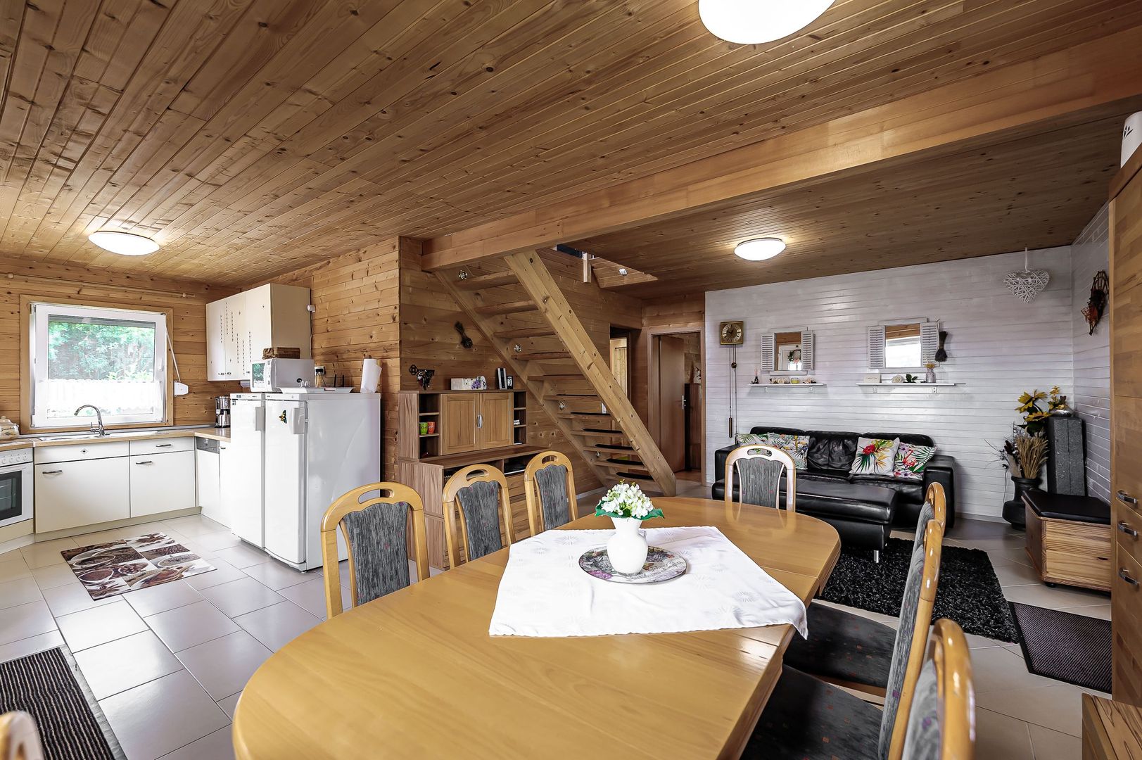 Casa de Lemn cu Piscina si Gradina Impecabila in Vladimirescu! - Poză 6