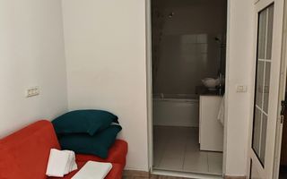 Vila cu 10 camere,pretabil compartimentare in 2 unitati separat,ASTRA. - Poză 9