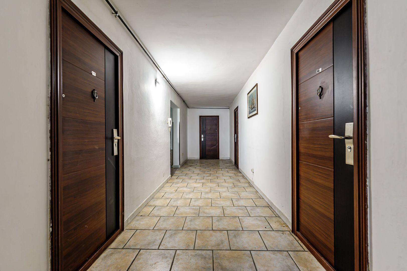 Imobil spațiu comercial și 11 apartamente - Poză 8