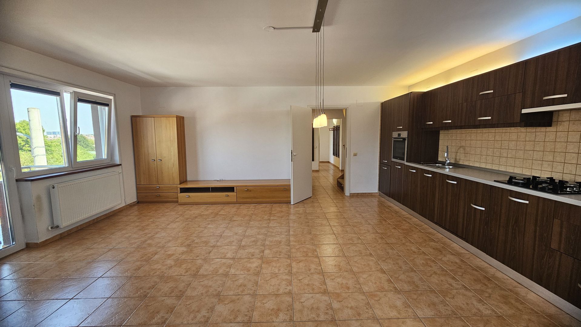 Apartament de inchiriat 6 camere 179 mp Etaj 2 + mansardă - Poză 2