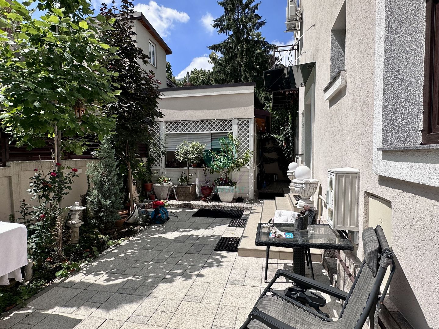 Casa renovata in zona Vatra Luminoasa - Poză 1