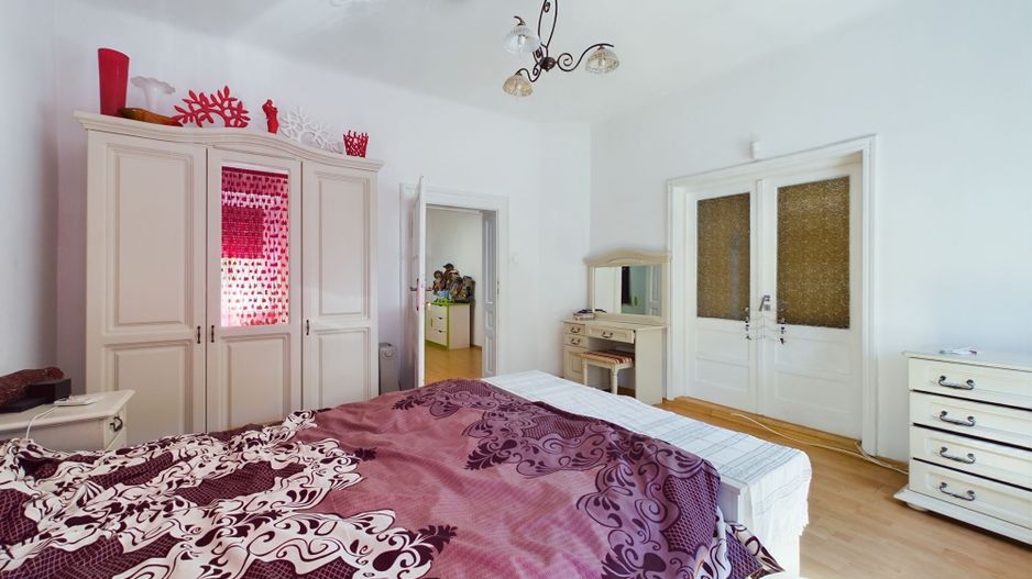 Casă individuală cu 4 camere, zonă centrală - Poză 5