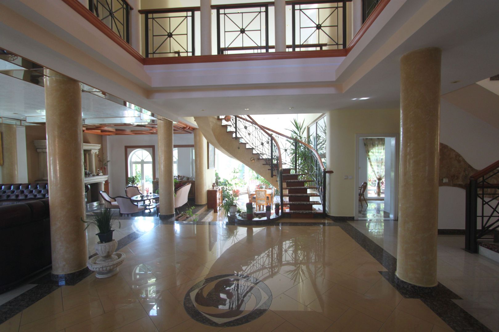 Casă / Vilă cu 8 camere de vânzare în zona Semicentral - Poză 43