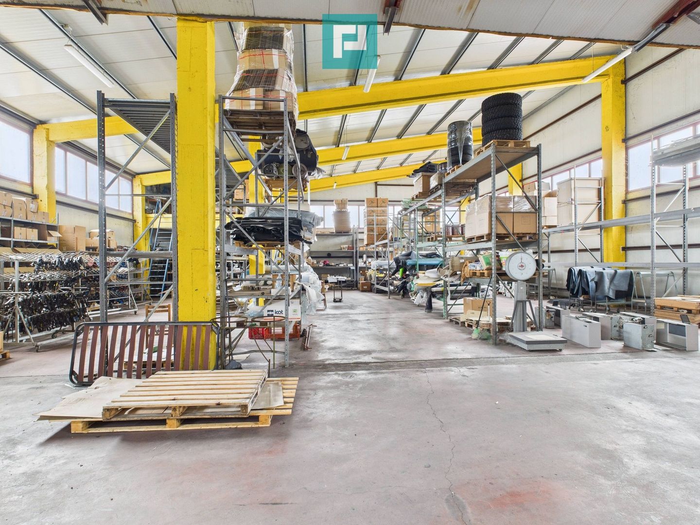 Hală de producție, cu birouri și teren, în Sebiș - Poză 5