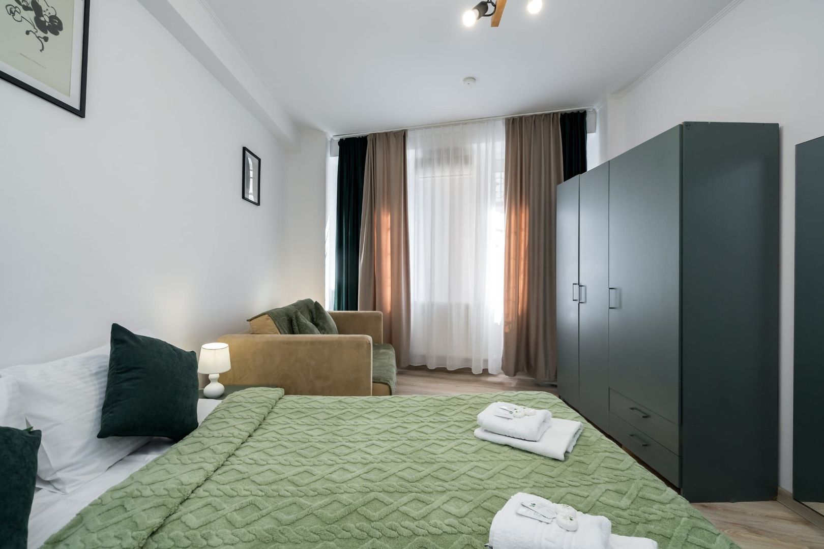 Hotel 3 stele - Ultracentral - Mantuleasa - Plantelor - Poză 1