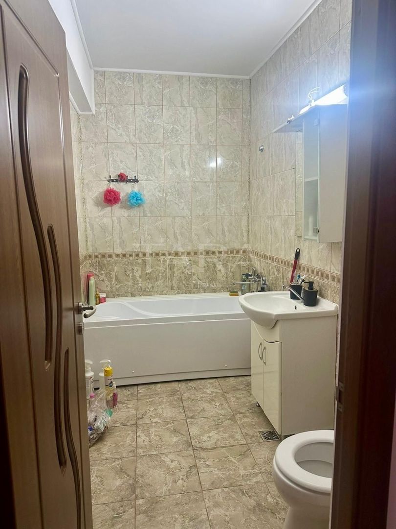 Apartament spațios cu o cameră, balcon și parcare, zona Florilor. - Poză 4