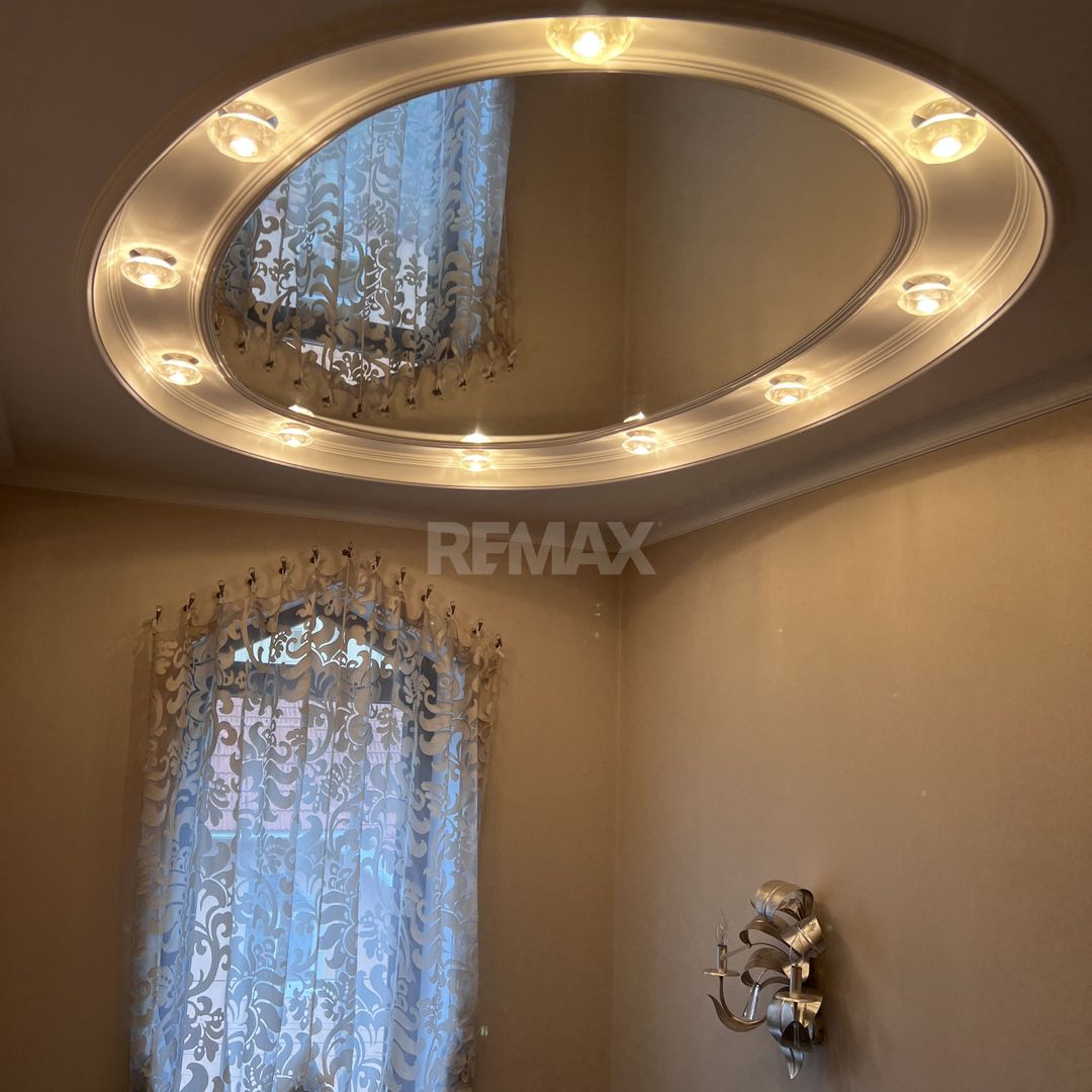 Casă de lux în Chișinău, de vânzare. Pe teren de 10,4 Ari. Telecentru. - Poză 14