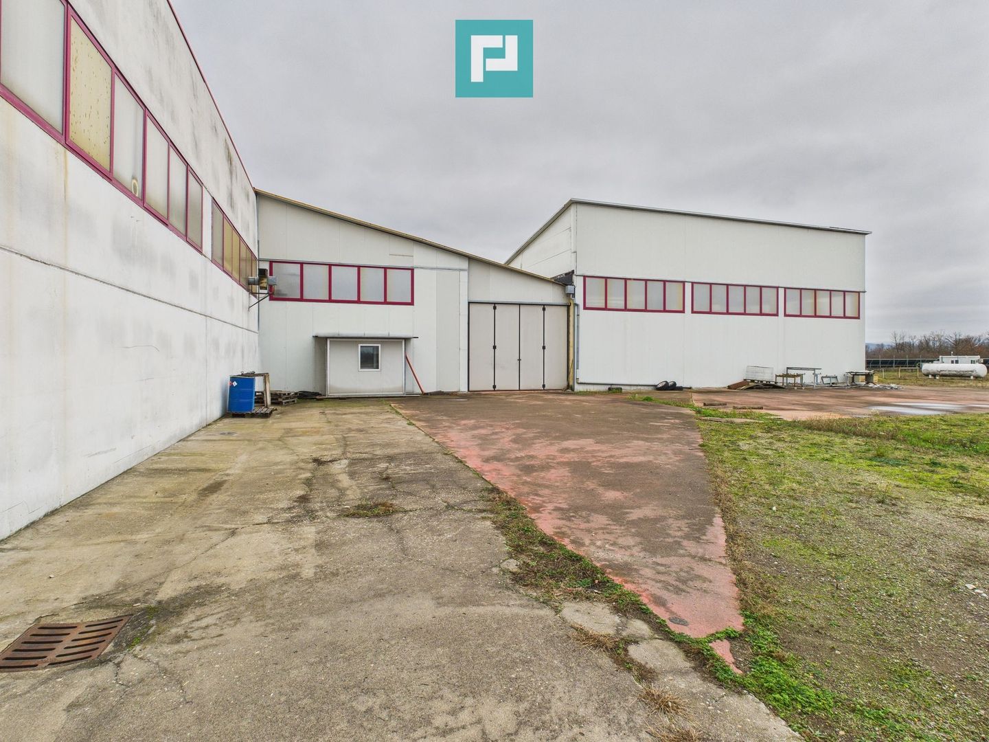 Hală de producție, cu birouri și teren, în Sebiș - Poză 20