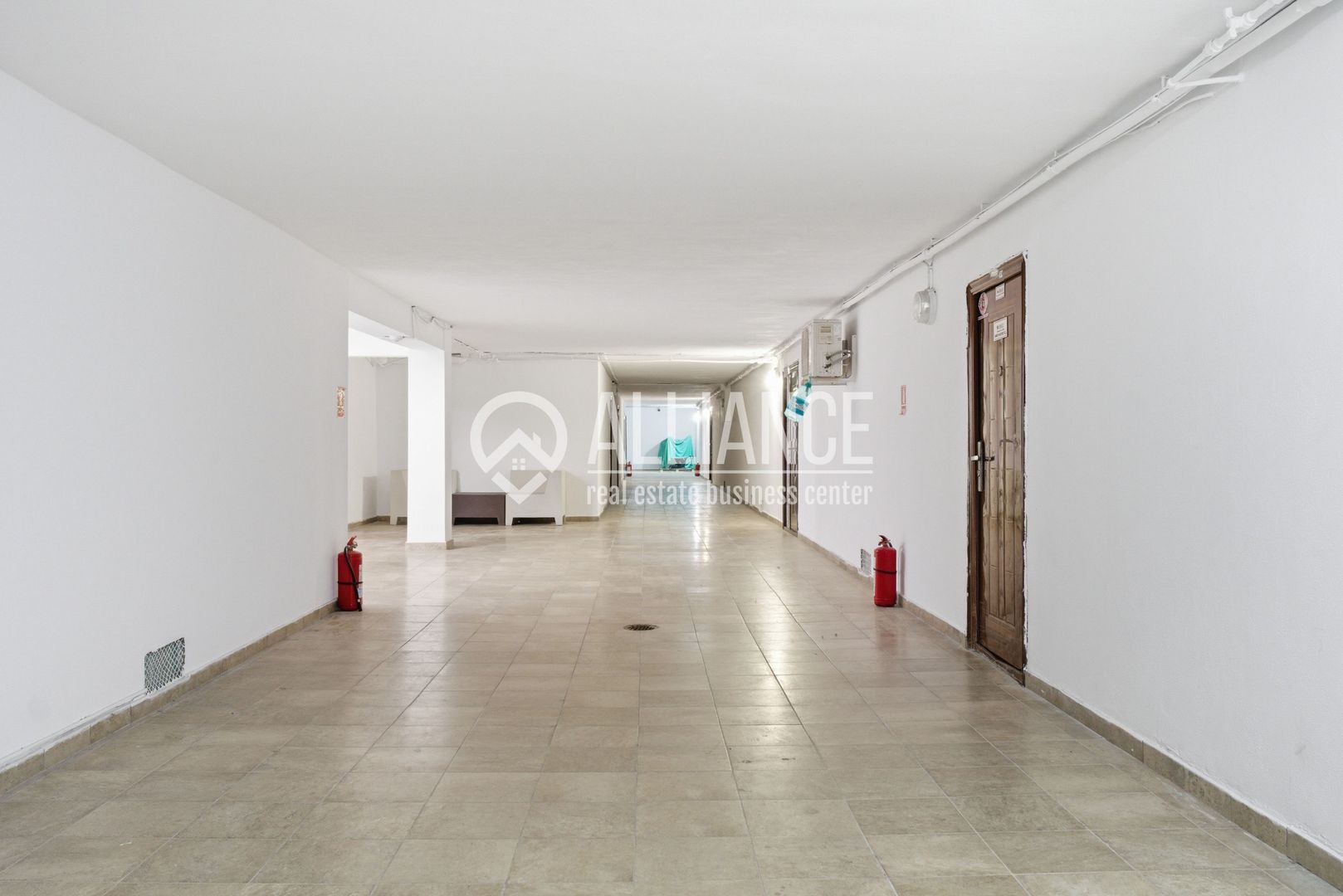 FALEZA NORD cladire multifunctionala 4600 mp cu acces din Bdul Mamaia! - Poză 5