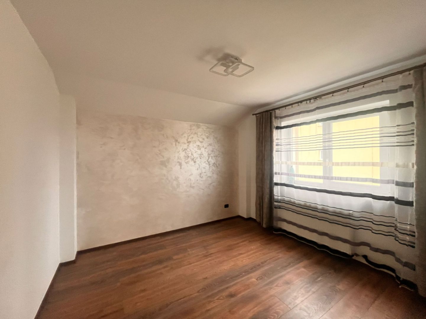 De Vanzare Apartament 2 Camere I Burdujeni, Suceava I 63.500€ I 57mp - Poză 2