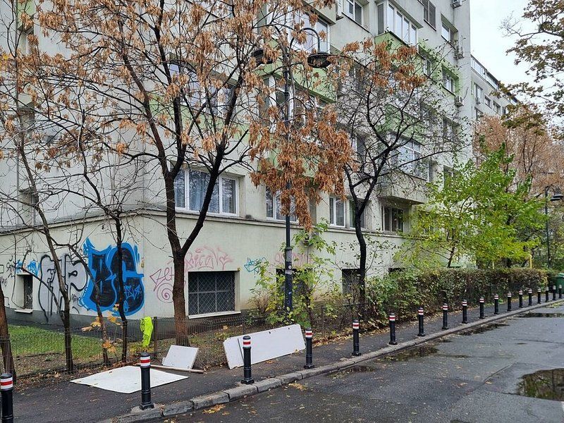 3 Cam Renovat Victoriei Iancu de Hunedoara Metrou Stradal Vedere Spate Lateral - Poză 5