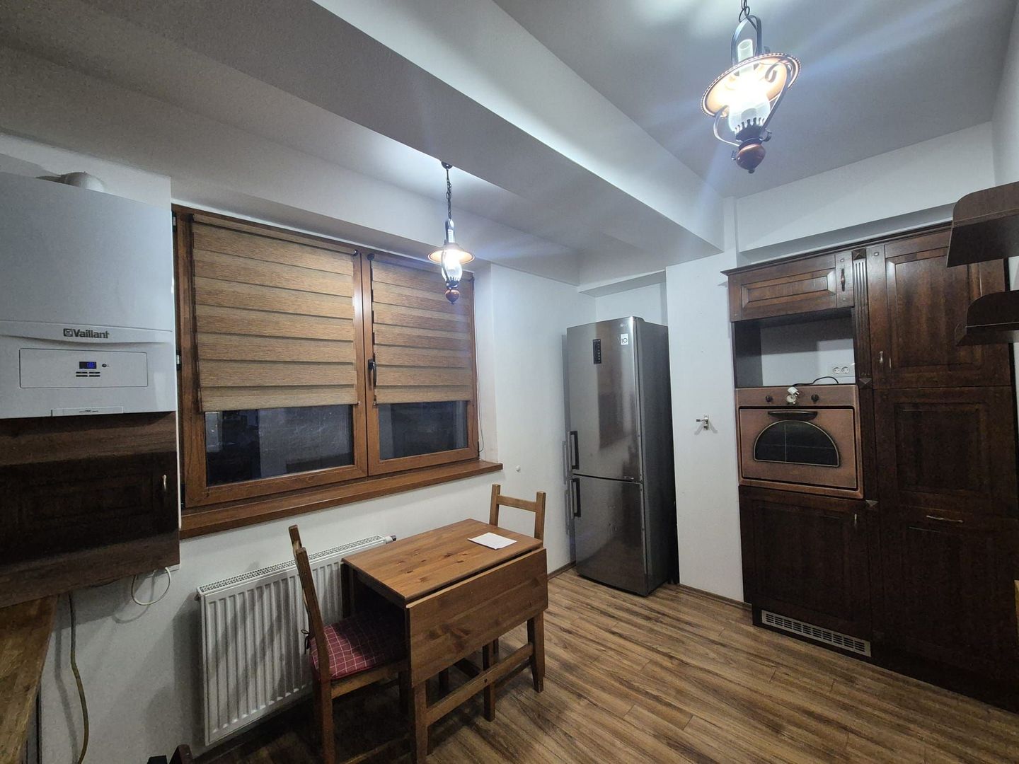 Bloc nou, sectiune mare, apartament 3 camere cu semineu, terasă mare si garaj - Poză 16