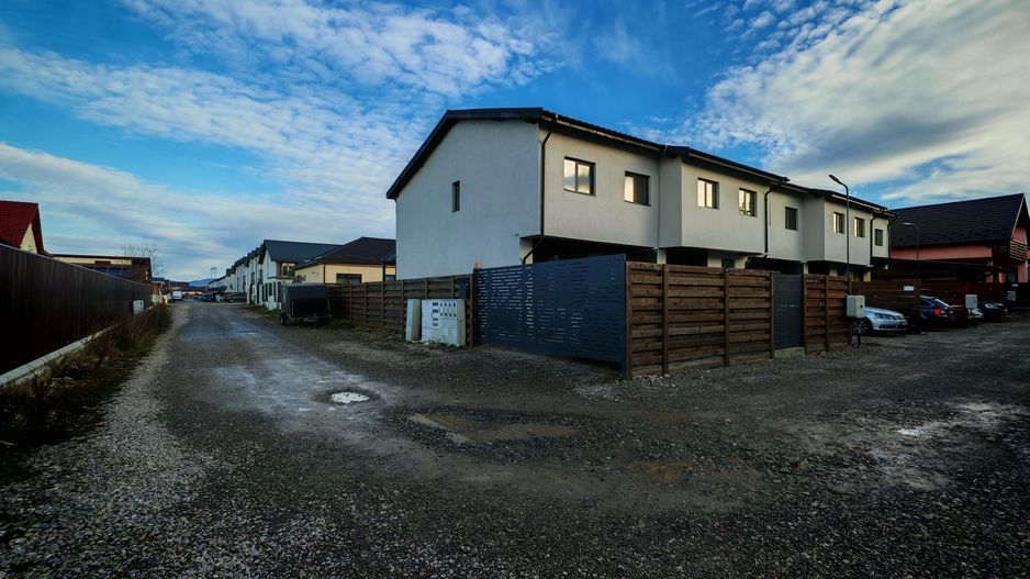 Vila tip duplex S+P+E cartier IZVOR Tarlungeni semimobilata179000 euro - Poză 42