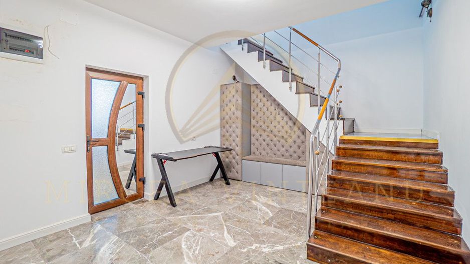 Lazu - Vila de vânzare compusă din P+1E+M. - Poză 10