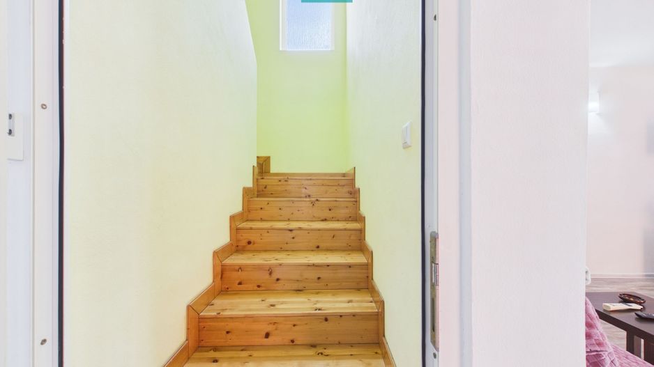 Casă cu 7 camere și teren generos în Șofronea - Poză 10