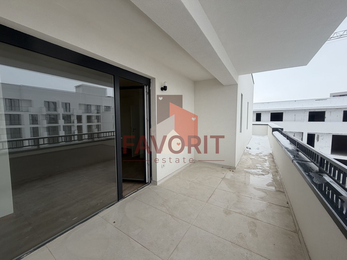 Zona Aradului. Terasa 42 mp. Loc de parcare. Comision 0%. - Poză 1