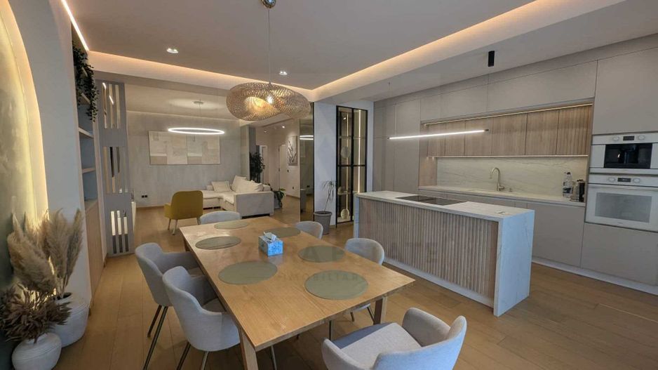 Penthouse 133 mp utili 4 camere 2 terase loc parcare in zona Centrala - Poză 2