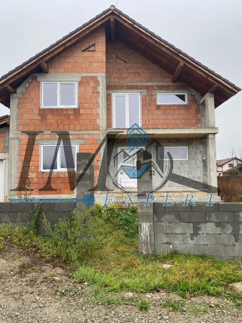 Casa de vanzare la rosu in Micesti - Poză 1