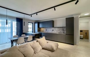 Apartament cu 2 camere, zona Str Eroilor