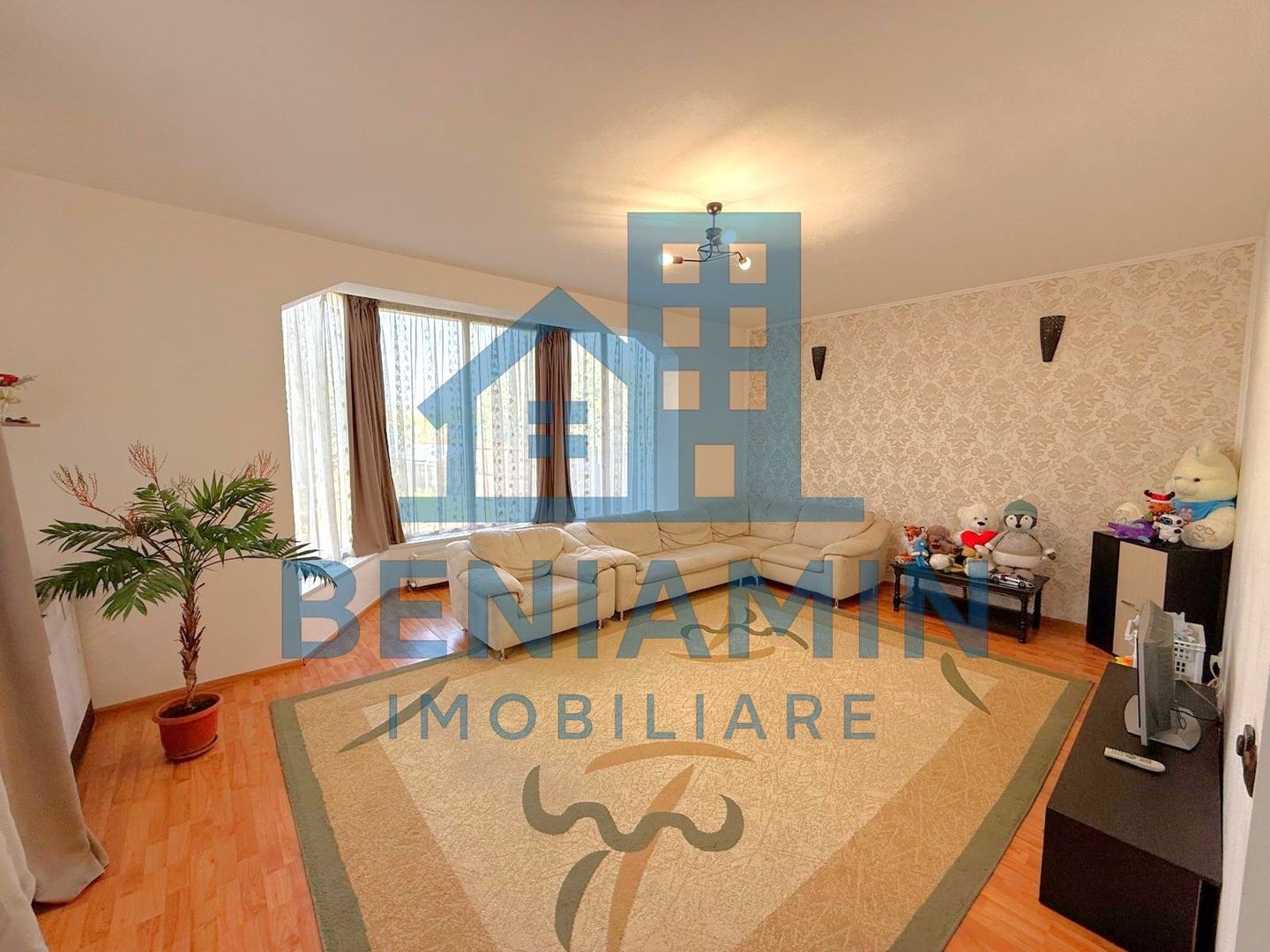 Casa P+1 - 703mp teren - 176mp casa - panouri solare - Consul - Poză 1