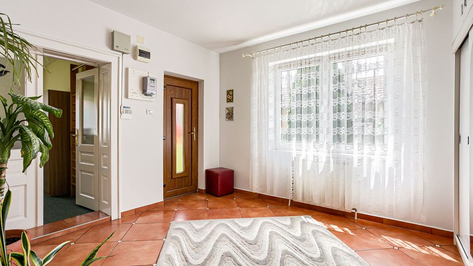 Casă Aradul Nou cu 5 camere și teren 2189 mp - Poză 5