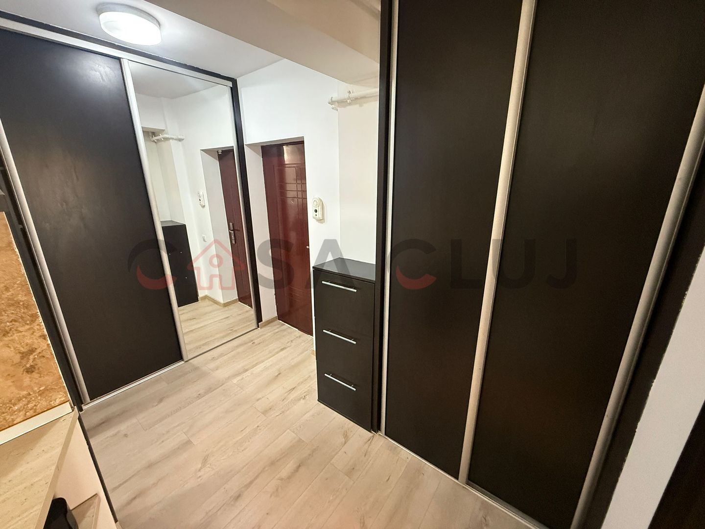 LA cheie, parcare inclusă, etaj interemediar! - Poză 8