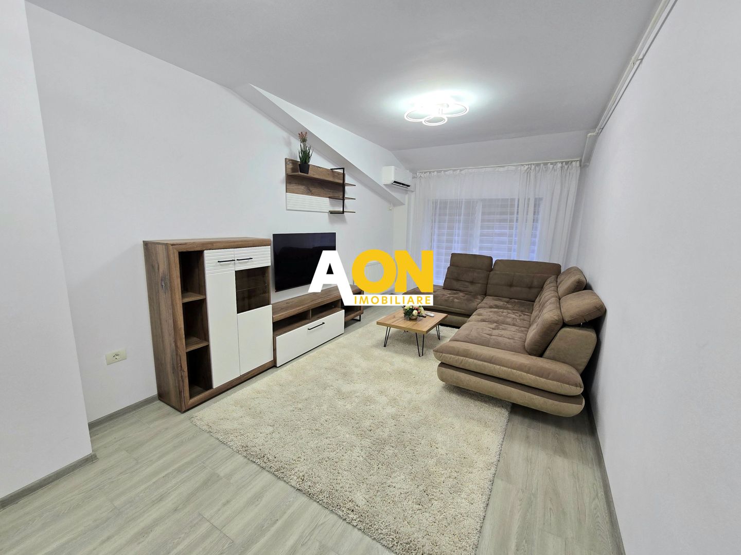 Apartament cu 3 Camere de Închiriat, Bloc Nou, Zona Liceului Economic - Poză 1