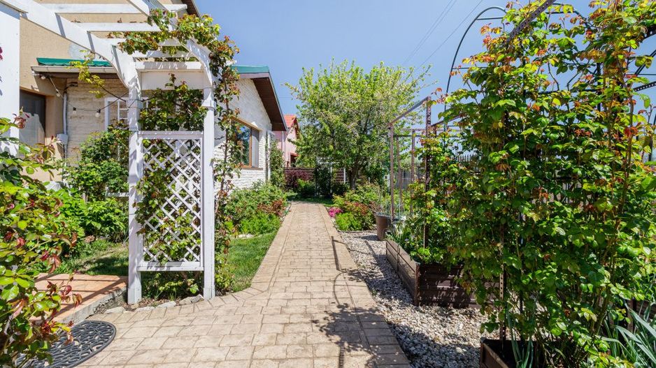 Casa cu suflet si gradina spectaculoasa - Poză 6