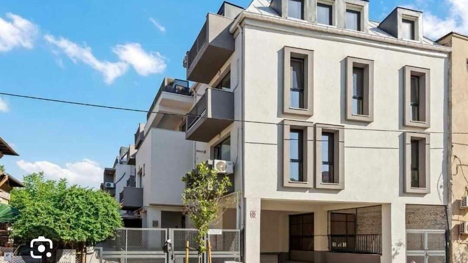 Unic! Apartament 5 camera si curte de 210 mp, central - Poză 1