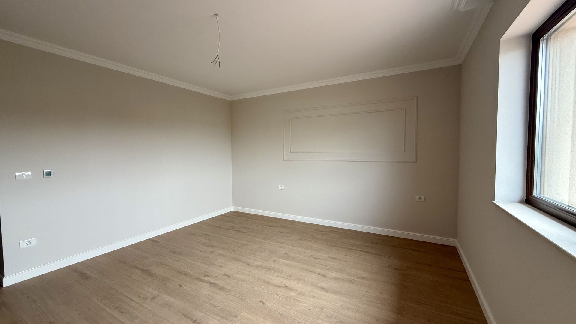 CASA TIP DUPLEX DESPARTIT PRIN GARAJ - Poză 4