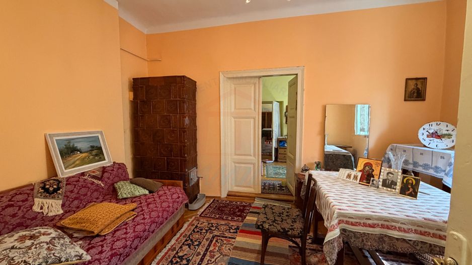 Casă boierească cu 4 camere in Galati, Zonă Piața Centrală, - Poză 2