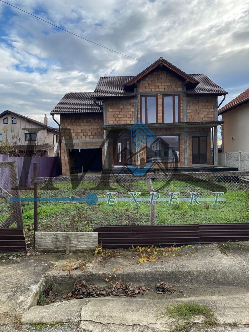 Casa de vanzare la rosu in Stremt, aproape de Alba Iulia - Poză 1