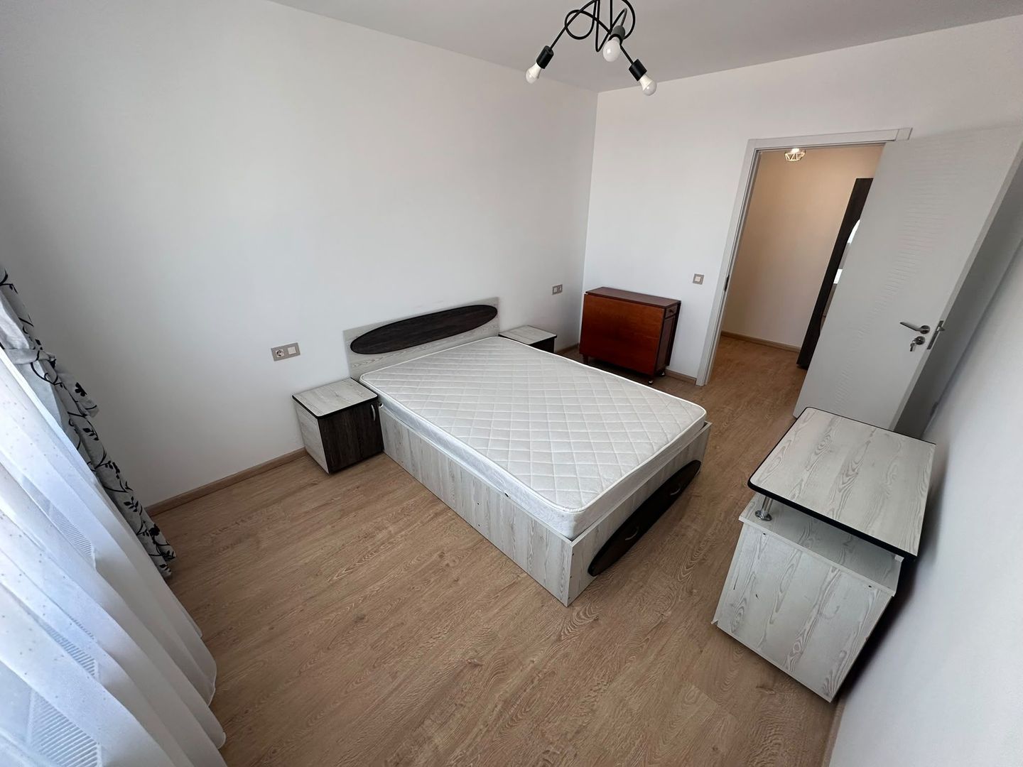 Apartament modern cu 2 camere de închiriat – Zona Păcii/Centrala Proprie A268 - Poză 1