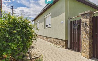 Casă cu 4 camere și teren de 1.910 mp în Macea - Poză 1