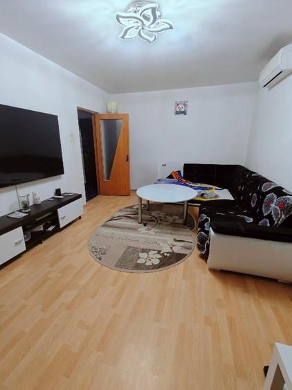 Apartament 3 camere decomandat 3 minute metrou Aparatorii Patriei - Poză 2