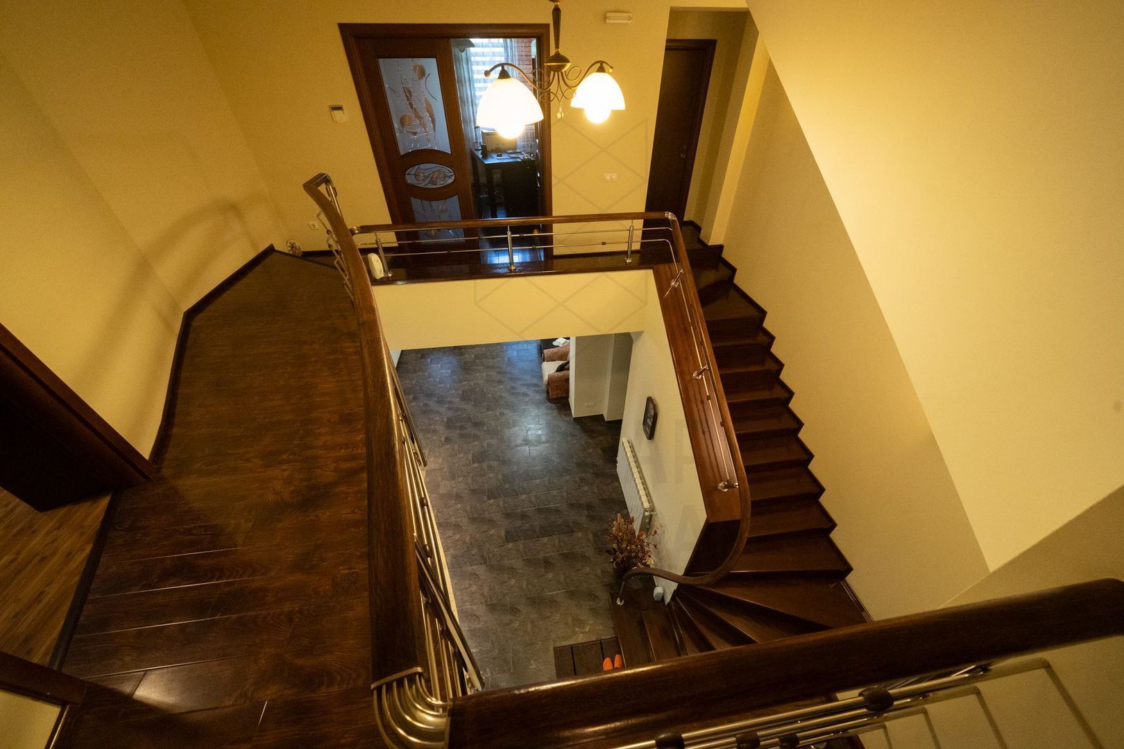 Casa spatioasa 515 mp langa metrou 1Mai - Poză 14