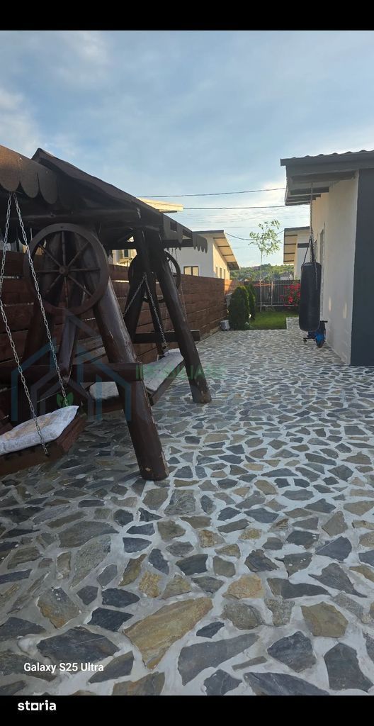 Casă cu 4 camere, garaj și mansardă în Visan, Bucium, Iași - Poză 12