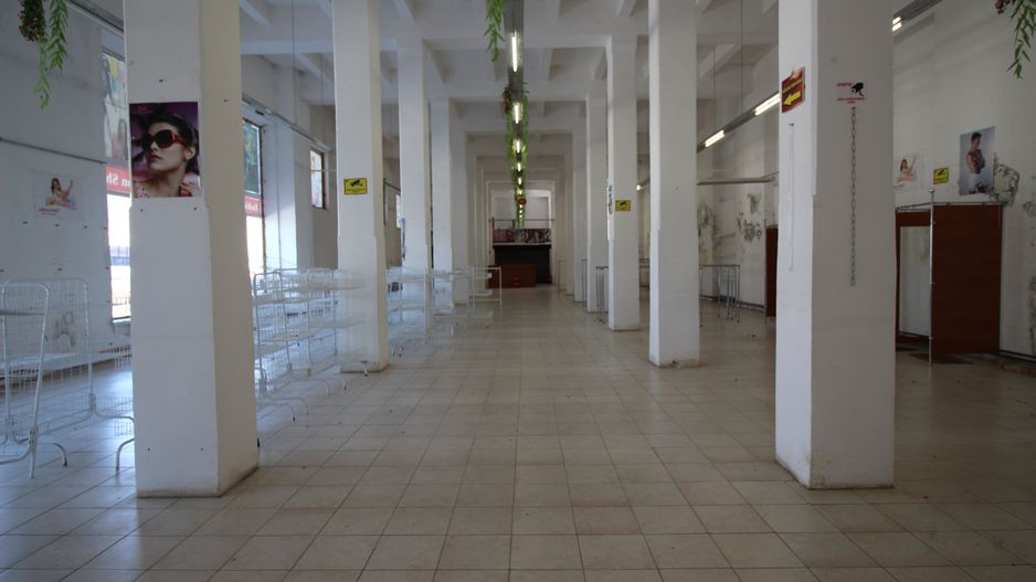 Spatiu comercial tip hala - zona semicentrala - Poză 2