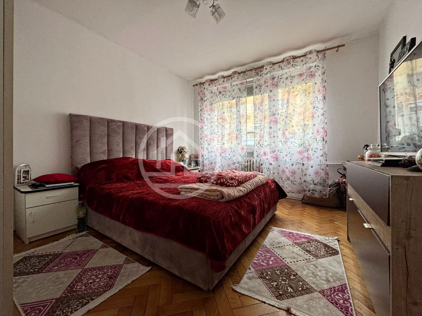 Apartament cu 3 camere de vanzare in zona Rogerius, Oradea - Poză 1