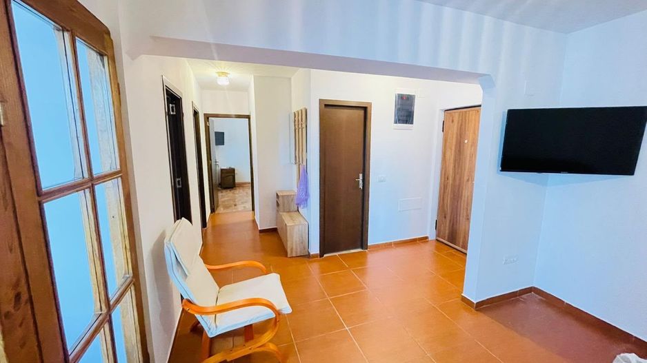 Închiriez apartament 3 camere ultracentral - Poză 1