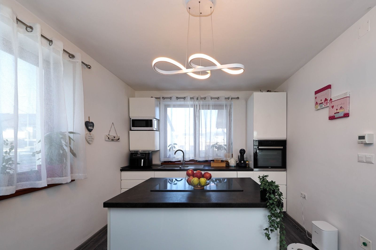 Casă Individuală Modernă de Vânzare | Sânpetru, Brașov - Poză 9