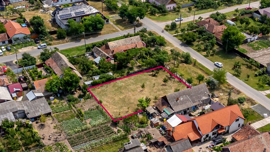 Rezervat! Teren intravilan cu front stradal de 26 m, în Nădlac - Poză 2