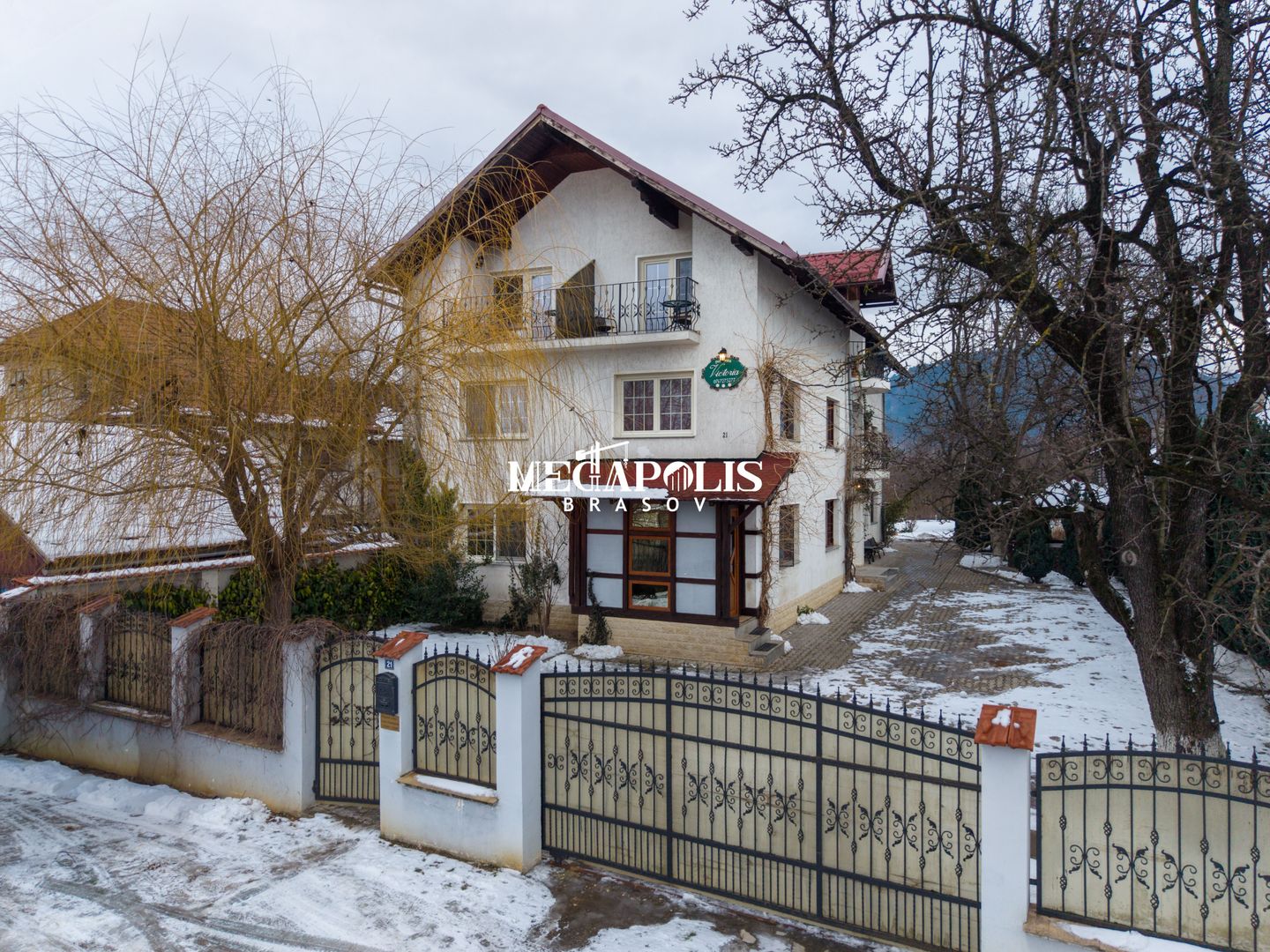 Pensiune de vânzare în Râșnov | 14 camere | 427 mp - Poză 57