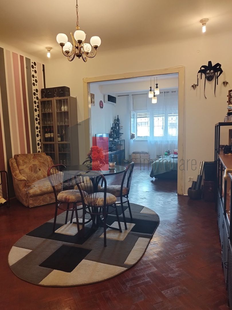 Apartament cu trei camere de vanzare-Piata Victoriei - Poză 2