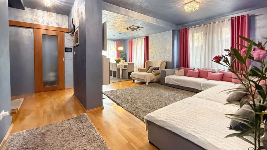 Casă cu două corpuri și utilizare mixtă– rezidențial & comercial - Poză 3