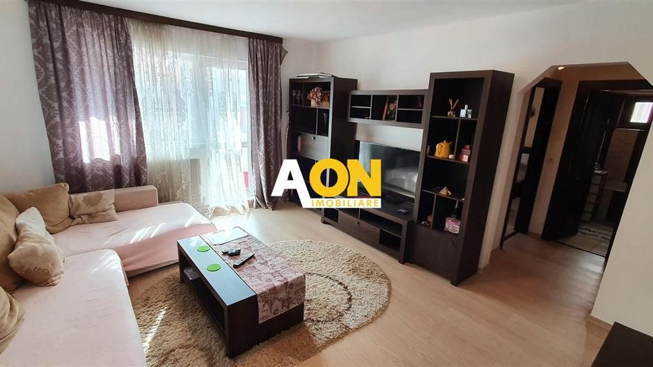 Apartament 3 camere, etaj intermediar, Cetate - Poză 1